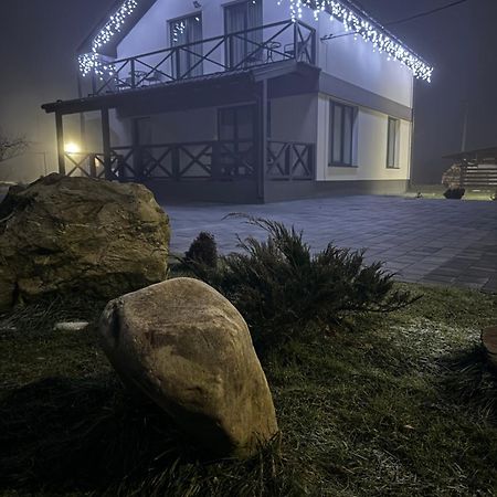 U Anastasii I Sofii Bilya Richki Guest House Mykulychyn Exterior photo
