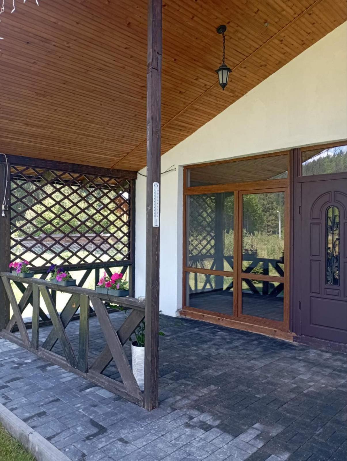 U Anastasii I Sofii Bilya Richki Guest House Mykulychyn Exterior photo